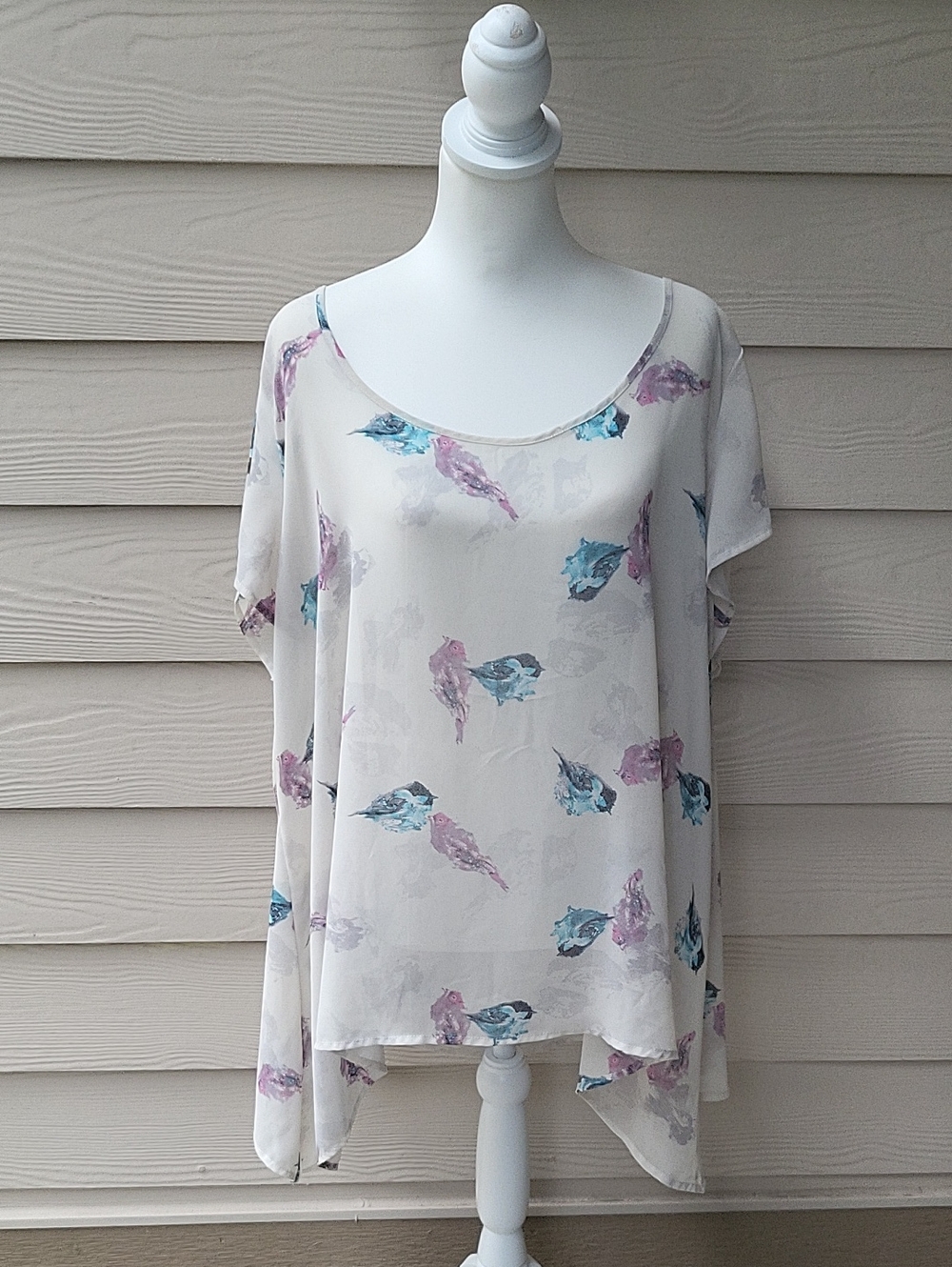 Torrid Womens Polyester Pink And Blue Bird Pattern Blouse Size 2X